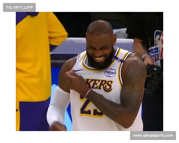 詹姆斯复出首球暴扣，湖人主场气氛沸腾