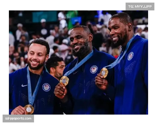 库里社媒发文庆祝球队胜利：仍在战斗！干得好，兄弟们